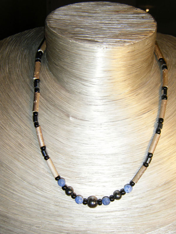 Collier en noisetier Collier en noisetier