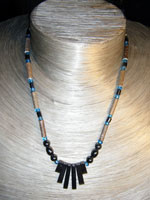 Collier bois de noisetier Hématites perles bleues