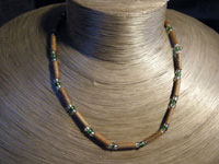 Collier bois de noisetier perles vertes et transparentes
