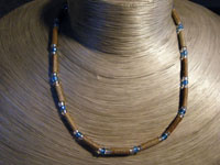 Collier bois de noisetier perles turquoises et transparentes